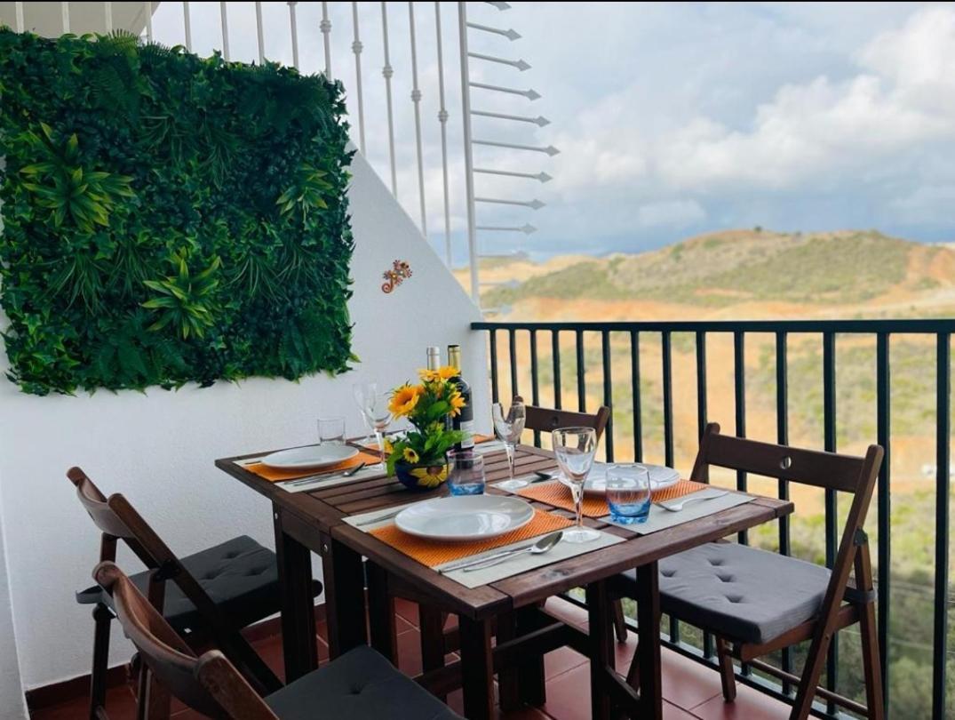 Two Bed, Two Bath Apartment With Sea Views - Angel De Miraflores マラガ エクステリア 写真